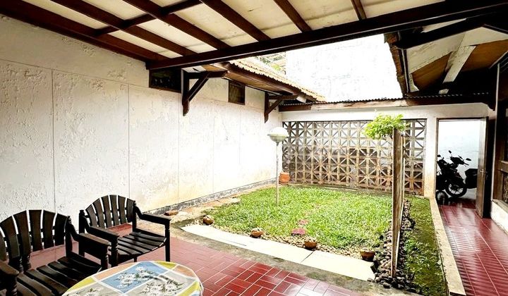 Rumah Lama Dalam Kompleks Lingkungan Tenang Rumah Lama Dalam Kompleks Lingkungan Tenang