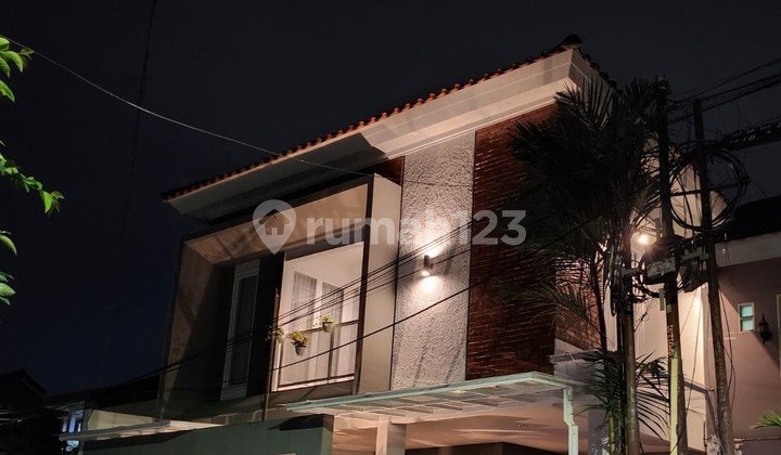 Rumah 2 Lantai, Belum Lama di Renovasi, Puri Flamboyan Rempoa, Strategis, Tidak Banjir, Nego