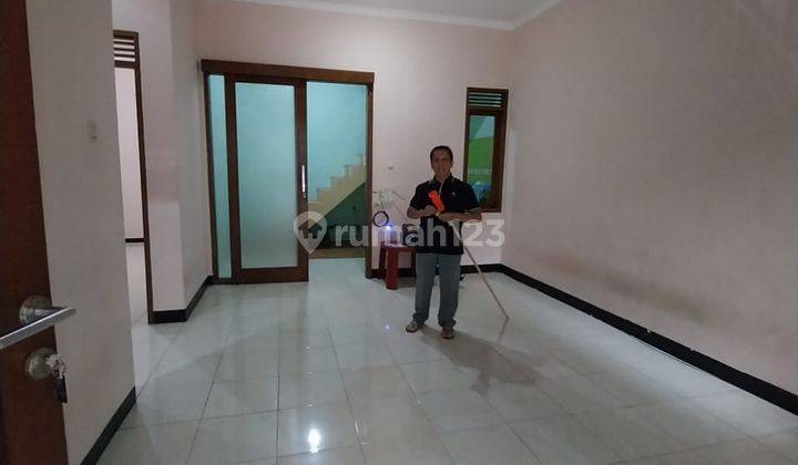 Rumah Modern 1,5 Lantai di Komplek Elit 1km Ke Stt Telkom Buahbatu 2