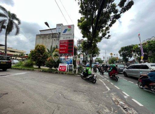 Lahan Spbu di Jalan Utama Mampang 2