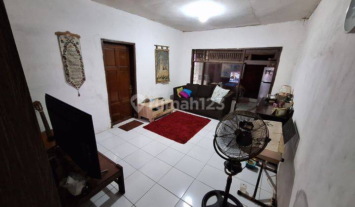 Rumah Besar Di Jalan Utama, Mandala Tomang, Jakarta Barat 2