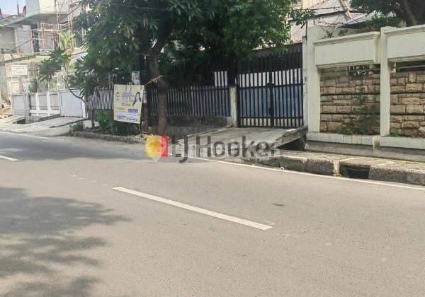 Rumah Besar Di Jalan Utama, Mandala Tomang, Jakarta Barat 1