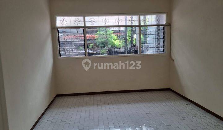 Rumah Lokasi Strategis, Nyaman, di Tomang, Jakarta Barat 1