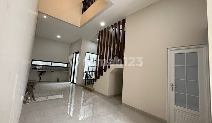 New Beautiful 3-Story House for Sale, Strategic Location, Tomang Hero, West Jakarta 2