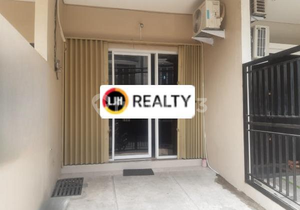 For Rent: 3-Story Shop House with 3-Car Access, Well-Maintained and Comfortable Environment in Tomang, West Jakarta. For Rent: 3-Story Shop House with 3-Car Access, Well-Maintained and Comfortable Environment in Tomang, West Jakarta.