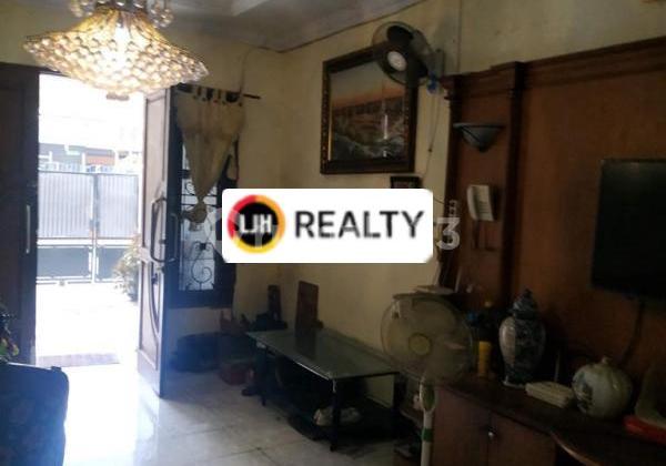 Land Measured House, Flood-free in Tomang, West Jakarta 2