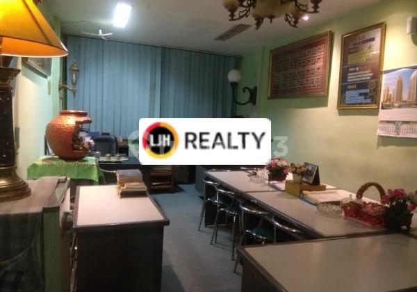 Ruko Komersil di jalan Tanjung Duren Raya, Jakarta Barat 
