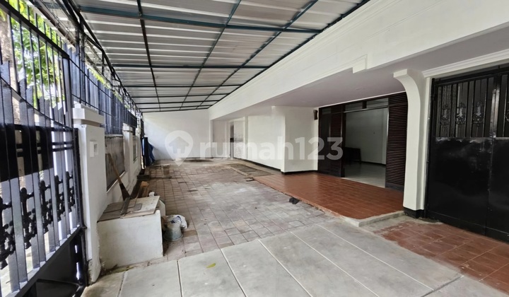 Commercial Location House On Main Street, Tomang, West Jakarta 2