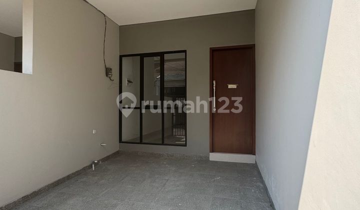 Rumah Baru Minimalis 3 Lantai Siap Huni, Tomang, Jakarta Barat