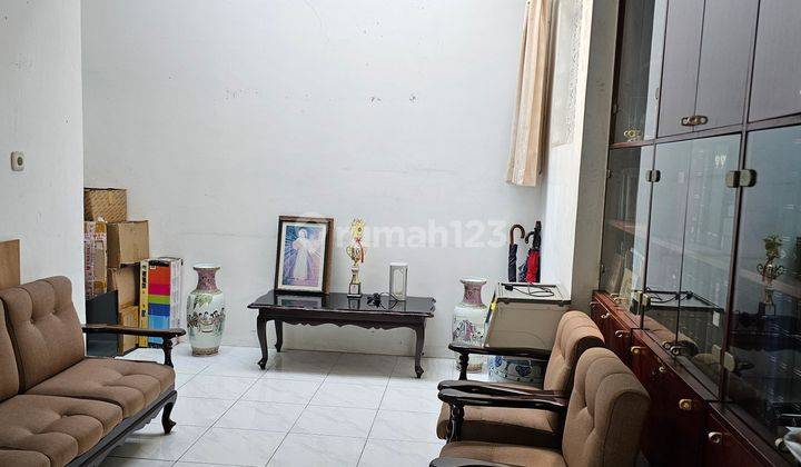 Dijual Rumah Di Taman Kedoya Baru Lt 10x15, 1 Lantai, Shm, Timur, Hadap Taman 2