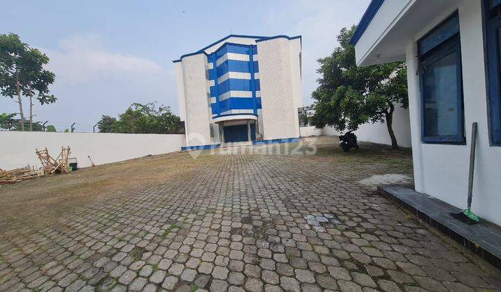 Dijual Gedung Lt 3116 LB 2000, 3 Lantai, Lokasi Pinggir Jl. Raya, Parkir Luas, Ada Mess Karyawan 1