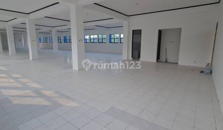 Dijual Gedung Lt 3116 LB 2000, 3 Lantai, Lokasi Pinggir Jl. Raya, Parkir Luas, Ada Mess Karyawan 2