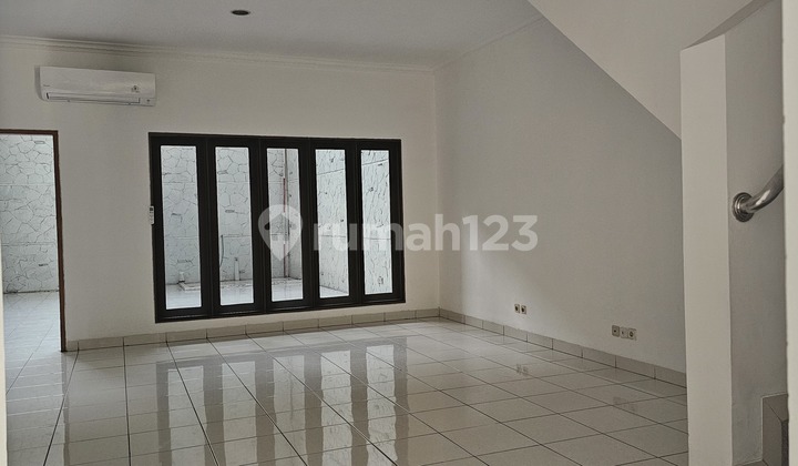 Disewakan Rumah Siap Huni Di Permata Buana, Lt 10x25, 2tingkat,selatan 2