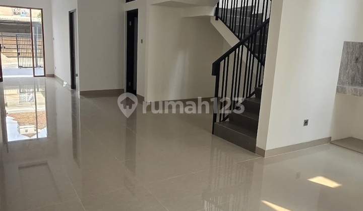 Rumah Baru Lokasi Bagus Kav Dki