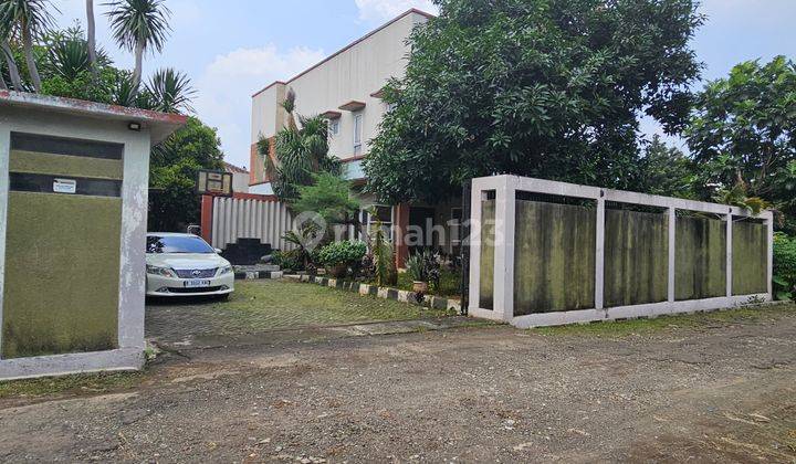 Rumah Mewah Dan Luas 3 Lantai di Komplek P K, Kodau, Bekasi 2