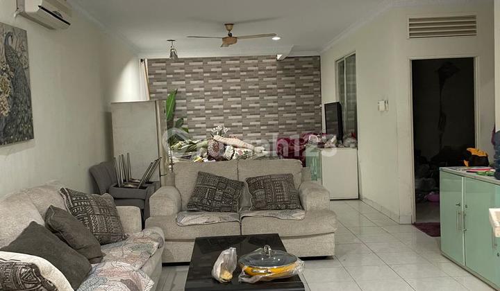 Rumah Mewah Taman Modern, Jakarta Timur