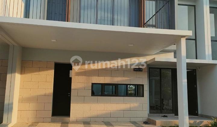 Rumah 2 Lantai di Cluster Wisteria JGC Jakarta Timur