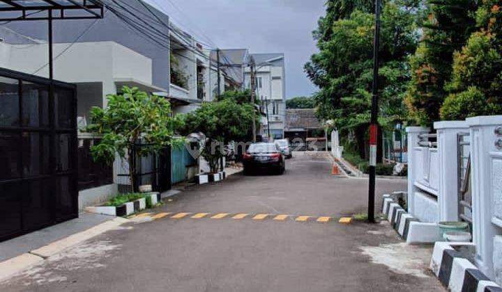 Rumah Full Renovasi 3 Lantai di Kelapa Gading, Jakarta Utara 2