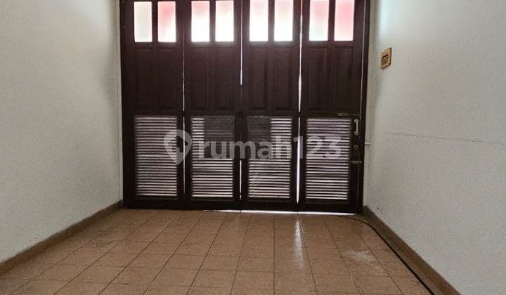 Disewakan Rumah Mediterania Jakarta Utara – 3 Lantai 2