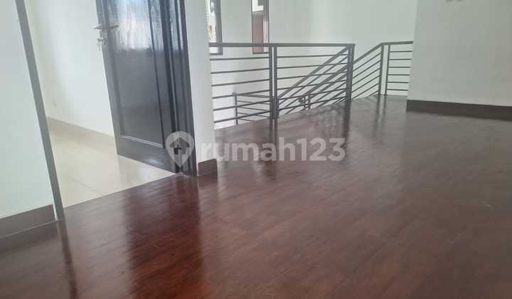 Rumah Baru di Kebayoran Baru, Jakarta Selatan, Lokasi Strategis