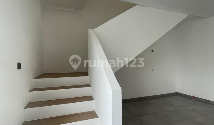 Rumah Bagus 2 Lantai Di Cinere, Depok, Lokasi Strategis