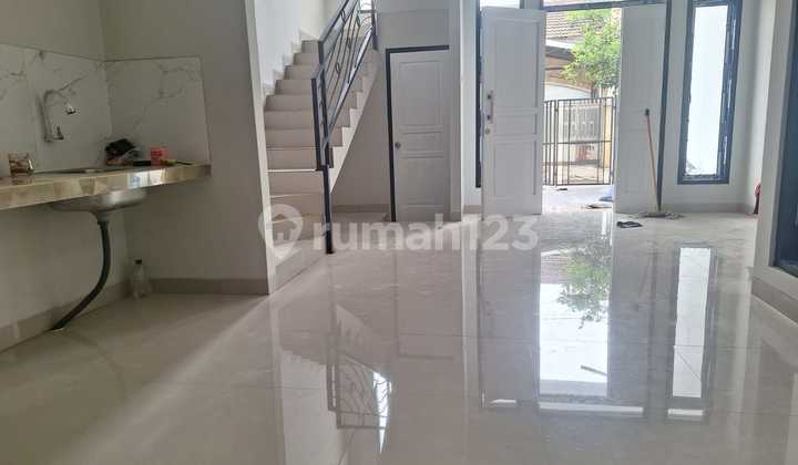 Rumah Brand New 2 Lantai Cinere, Depok, Lokasi Strategis