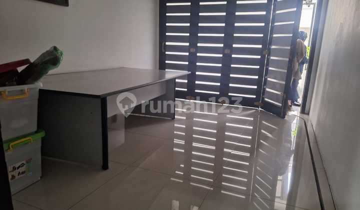 Rumah Bagus 2 Lantai Siap Huni Cinere, Depok, Lokasi Strategis 2