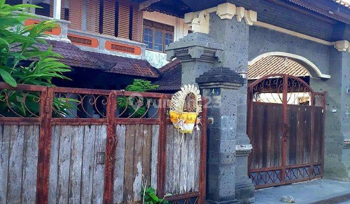 Cheap House in West Denpasar Balinese Style 3 Floors Strategic 1