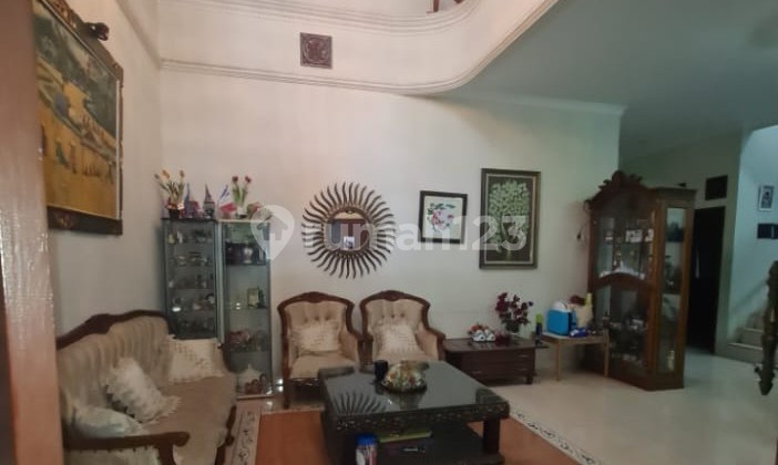 Rumah 2 Lantai, Strategis Dekat Stasiun M R T Cocok Utk Rumah Tinggal atau Rumah Kost Rumah 2 Lantai, Strategis Dekat Stasiun M R T Cocok Utk Rumah Tinggal atau Rumah Kost