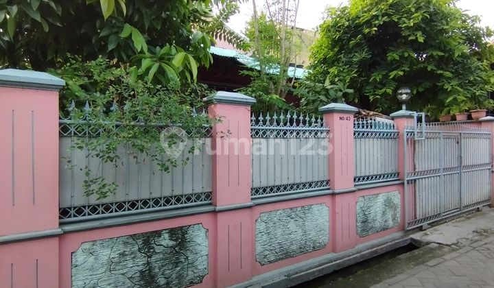 Rumah Siap Huni Di Ciledug, Lingkungan Tenang, Shm, Bangunan Kokoh, Halaman Depan Dan Belakang