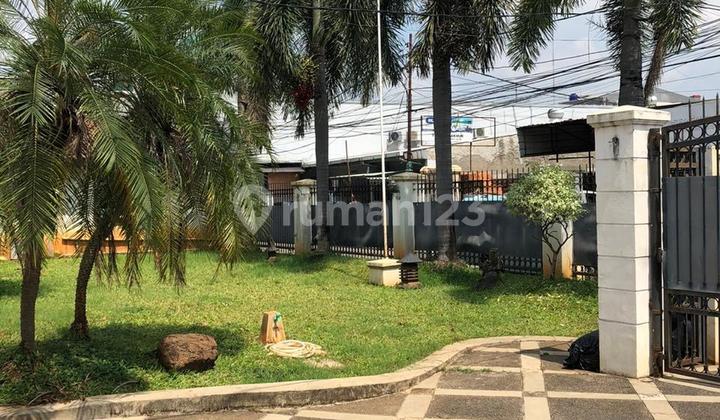 Rumah Mewah Satu Lantai dengan Halaman Luas dan Asri di Rawa Belong 2