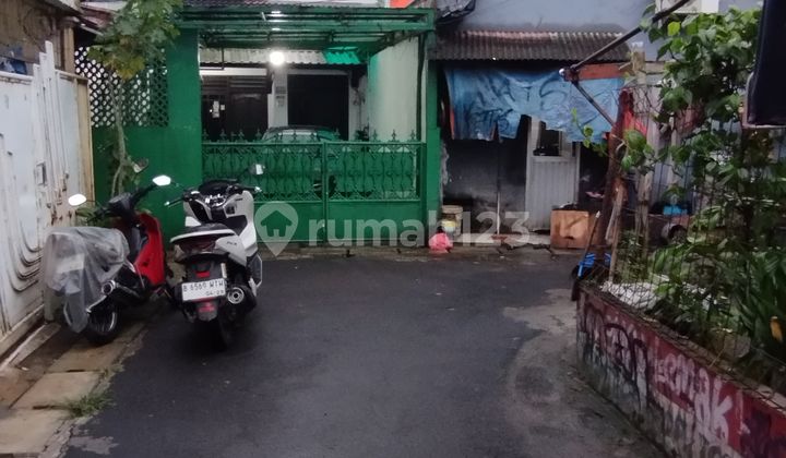 Quick Sale Nice House Ciputat Strategic Location