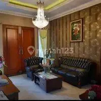 Rumah Mewah Di Cinere. Aman. Nyaman. Dekat Toll.
