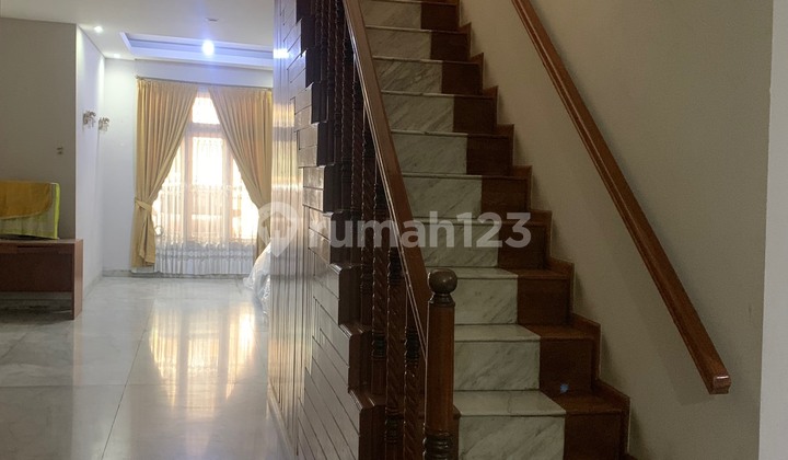 Nice House in Janur Kuning Complex, Kelapa Gading