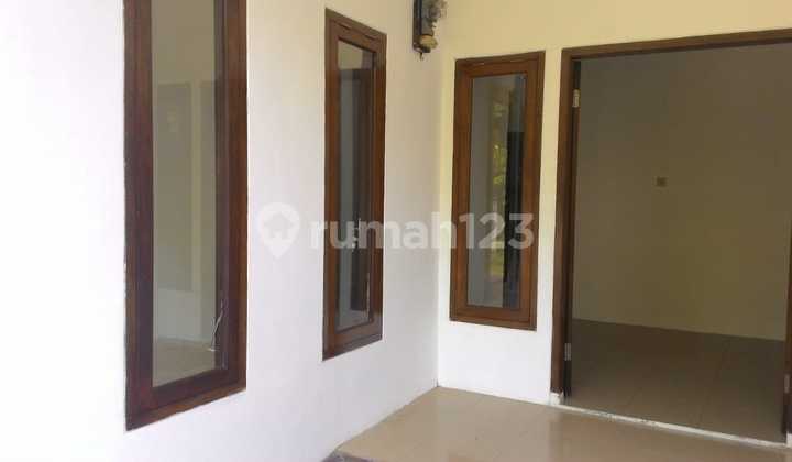 Rumah Dalam Komplek Di Limo, Depok, Lokasi Strategis