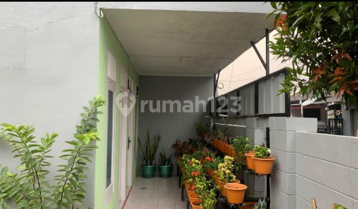 Tanah Dan Bangunan Jual Cepat Lokasi Strategis Di Beji, Depok