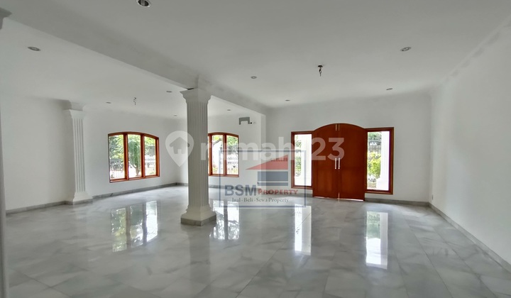 Rumah Hook di Puri Cinere, Jalan Lebar Lingkungan Aman, Strategis