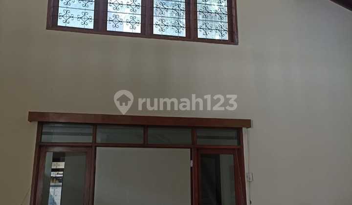 Rumah 2 Lantai Bagus di Cinere, Depok, Lingkungan Aman 2