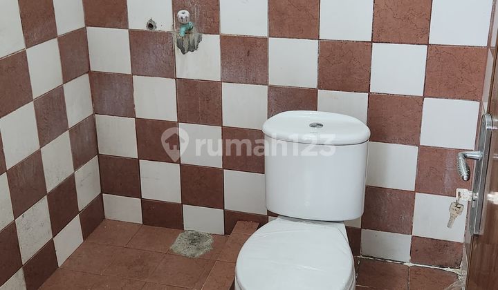 For Quick Sale: 3.5-Story Shop House in Radio Dalam, Strategic Location 2