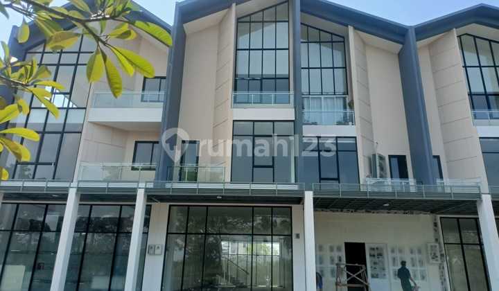 Diskon Ruko Baru New East Jgc 3 Lantai Parkiran Luas bisa KPR