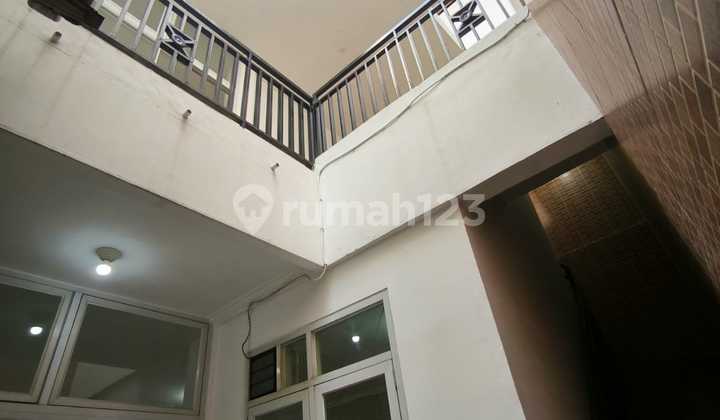 Cheap Here 160m2 2.5-Story House Full Building Metland Menteng Ready to Live In Newly Renovated Quick Sale Can Use Mortgage