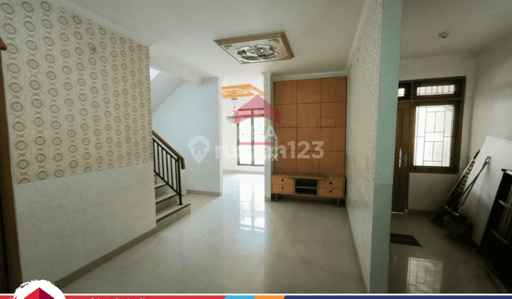 Jual Rugi Rumah Metland Menteng  8x20 Semi Furnished Hadap Timur Bebas Banjir 1