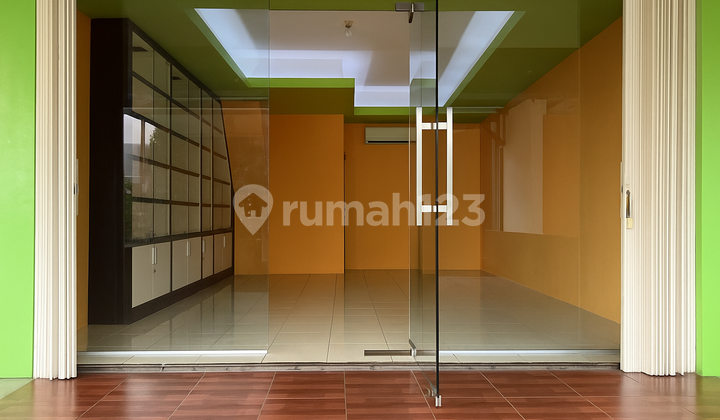 Cheap Here Shop House Near Pasar Harapan Indah 2.5 Floors Already Renovated Quick Sale 2