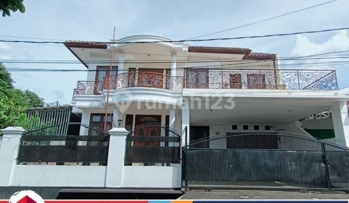 Hunian 2 Lantai Desain Modern: Tampilan Megah, Harga Tetap Ramah! Hunian 2 Lantai Desain Modern: Tampilan Megah, Harga Tetap Ramah!