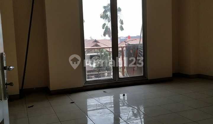 Fast Rent 3-Story Shop House Harapan Indah Ready for Business Fast Rent 3-Story Shop House Harapan Indah Ready for Business
