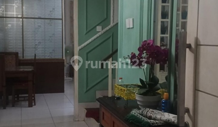 Ready-to-Live 3BR House for Rent, Strategic and Flood-Free Location in Metland Menteng, Teresta Cluster, East Jakarta