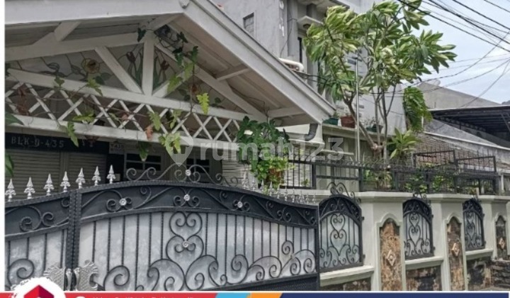 Comfortable Residence Cash Only - Strategic Location on Jl. Betung