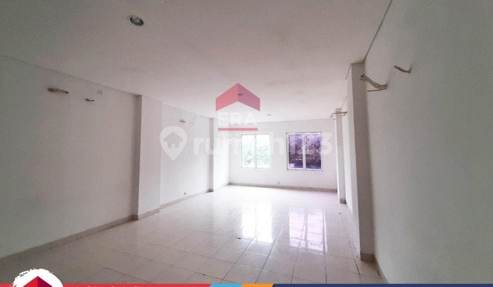 Ready-to-Occupy 7-Meter Wide Shop House for Quick Lease in Savoy, Jakarta Garden City (JGC), Cakung, East Jakarta 2