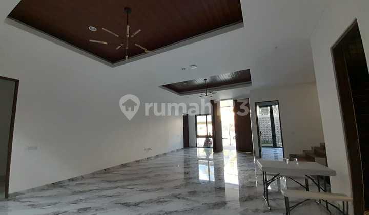  Rumah Baru 3 Lantai Setraduta Hegar Bandung
