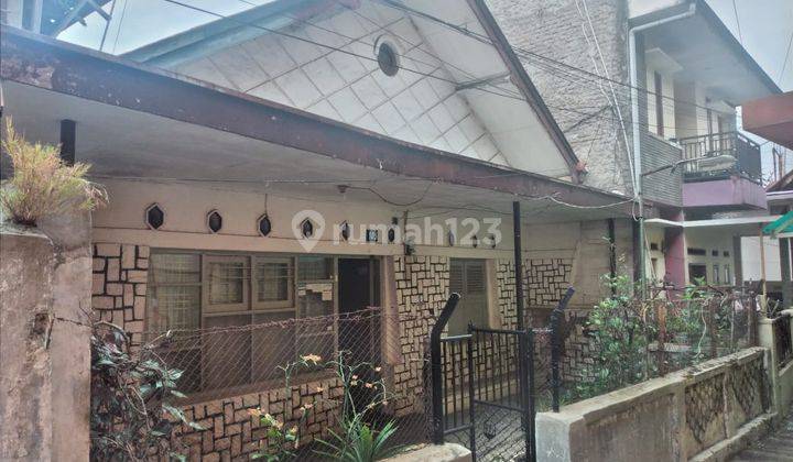  Rumah Butuh Renovasi di Gang Merdeka Lio, Pajajaran 1